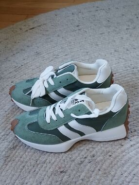 Green Suede-Panel Athletic Sneakers with White Stripes